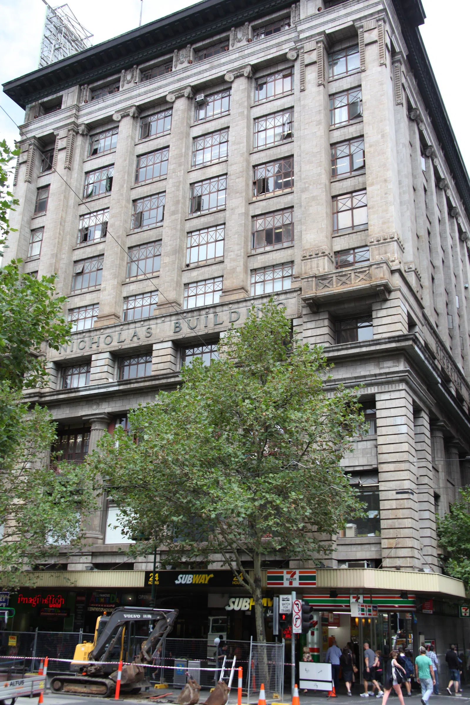 Cathedral Arcade & le Nicholas Building, Melbourne